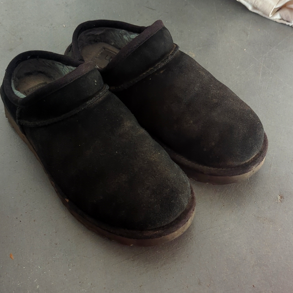 Ugh slippers black